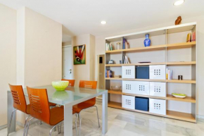 Benalmadena with seasonal pool & parking near the beach